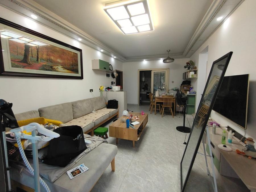 麓谷小鎮(zhèn)（樂谷園）法拍房4棟1806號及房屋內(nèi)的家具、家電及其它附屬物品等財(cái)產(chǎn)